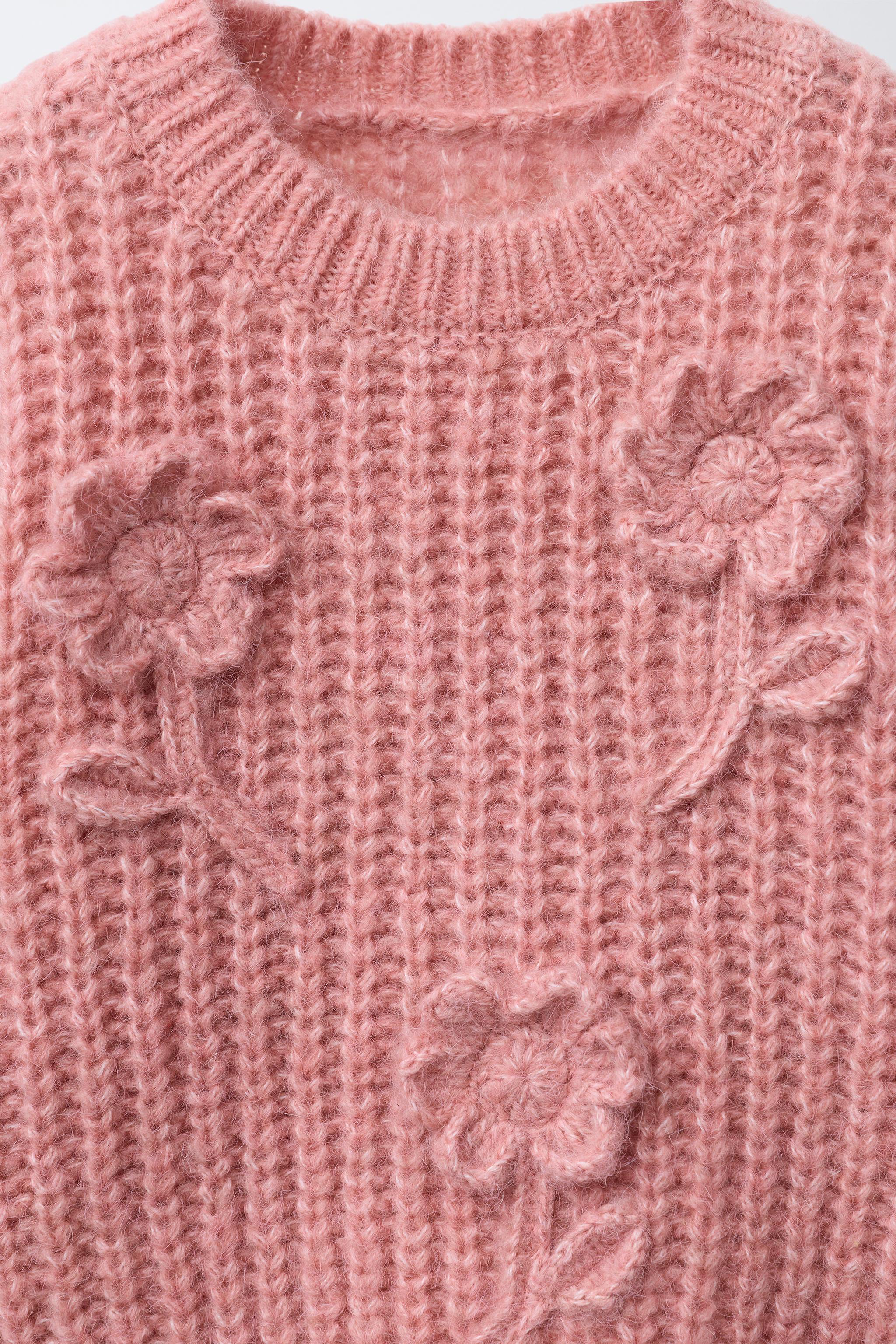 PULL EN MAILLE FLEURS BRODÉES AVEC LAINE